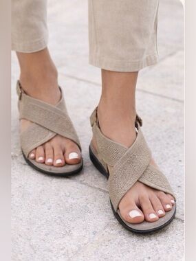 JBU by Jambu Alyssa Gray Wedge Sandals 8.5 Knit
Crisscross Slingback